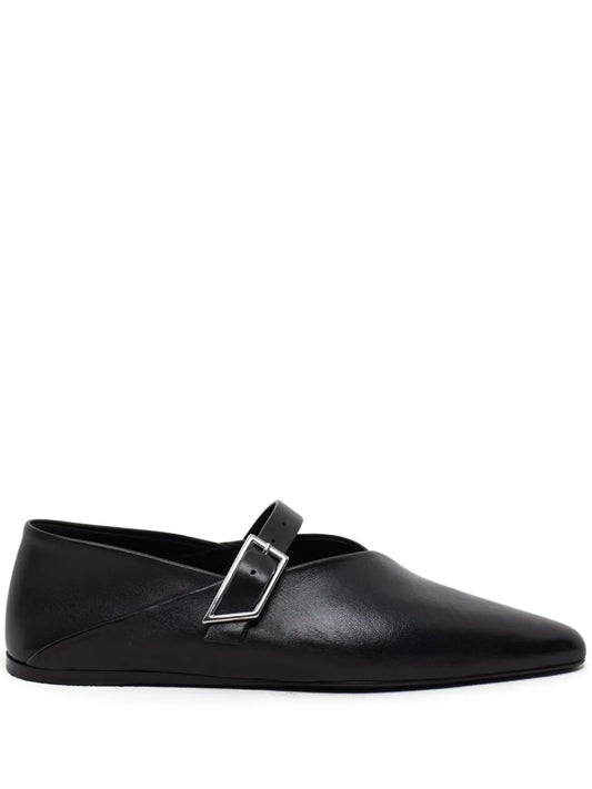 Closed leather ballerina shoes