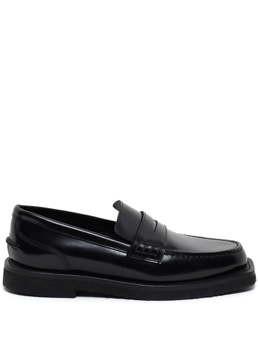 Closed leather loafers