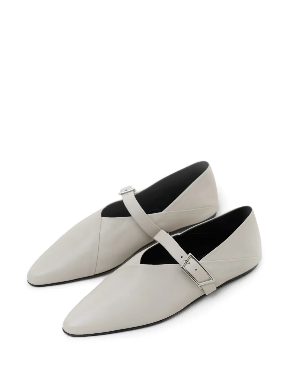 Closed leather ballerina shoes
