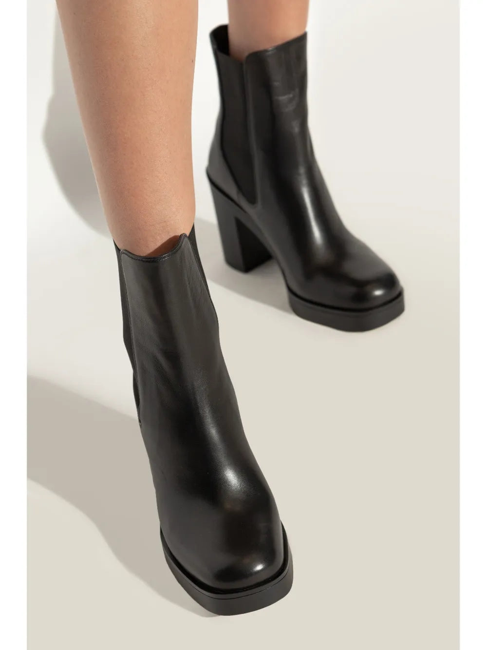 Stuart Weitzman 100mm Bethenny boots