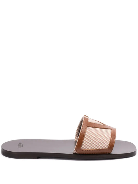 Valentino Garavani Vlogo slides